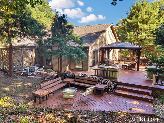 17871 N Fruitport Road, Spring Lake Twp, MI 49456