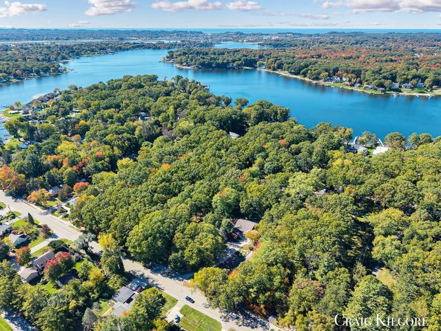 17871 N Fruitport Road, Spring Lake Twp, MI 49456