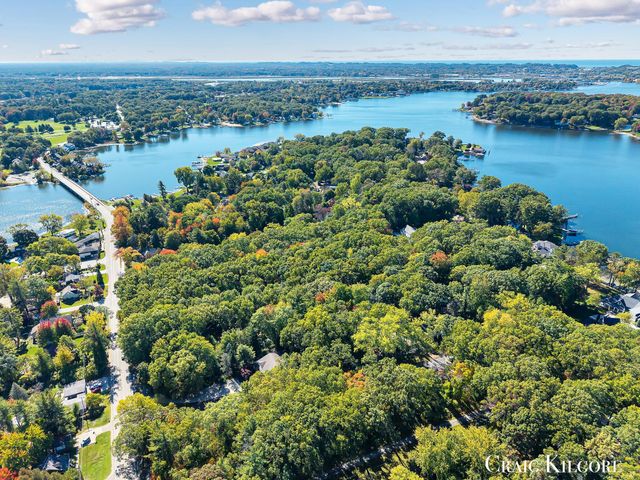 17871 N Fruitport Road, Spring Lake Twp, MI 49456