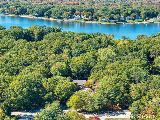 17871 N Fruitport Road, Spring Lake Twp, MI 49456