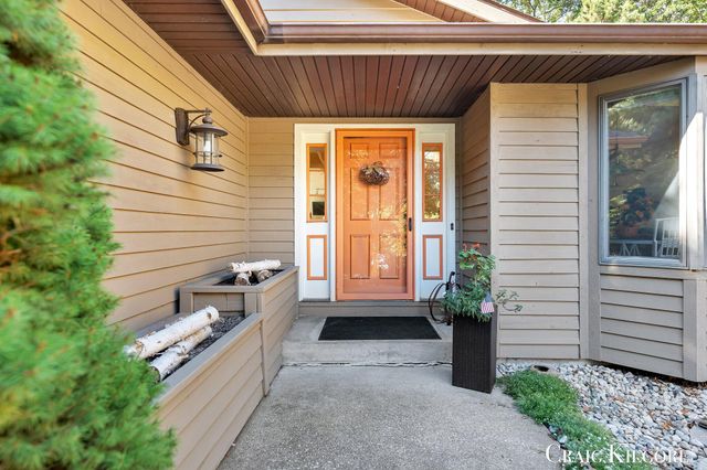 17871 N Fruitport Road, Spring Lake Twp, MI 49456