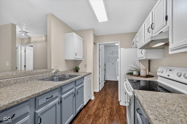 1076 Timber Creek Drive UNIT 2, Carmel, IN 46032