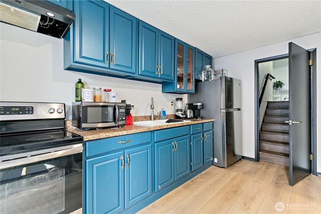 23442 27th Avenue S, Des Moines, WA 98198