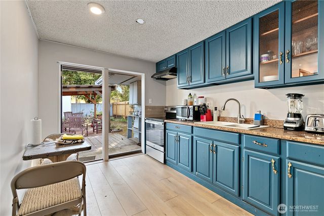 23442 27th Avenue S, Des Moines, WA 98198