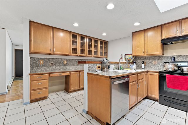 23442 27th Avenue S, Des Moines, WA 98198