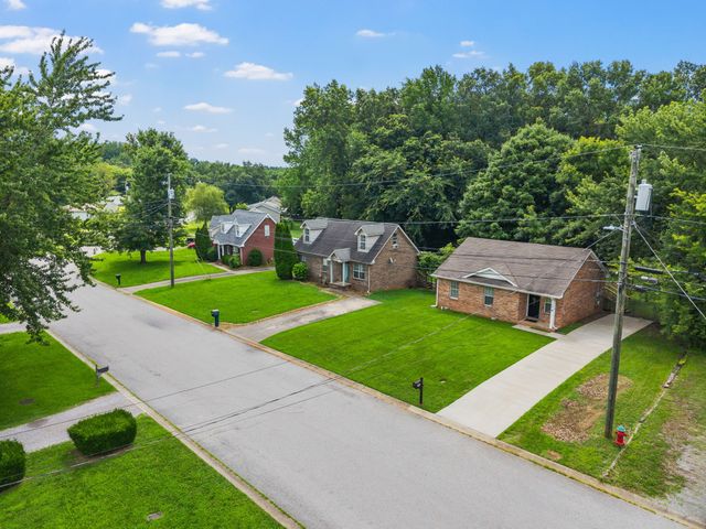 758 Spees Dr, Clarksville, TN 37042