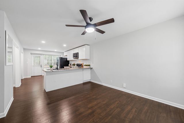 758 Spees Dr, Clarksville, TN 37042