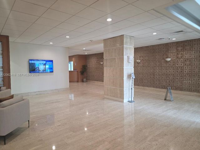 2899 Collins Ave 940, Miami Beach, FL 33140