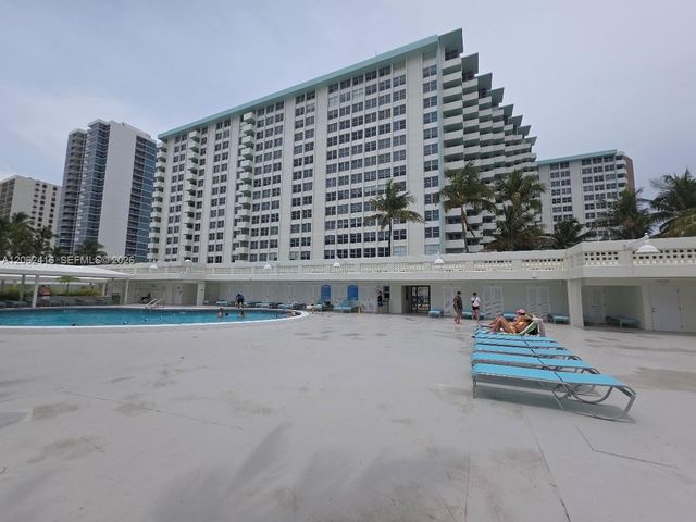 2899 Collins Ave 940, Miami Beach, FL 33140