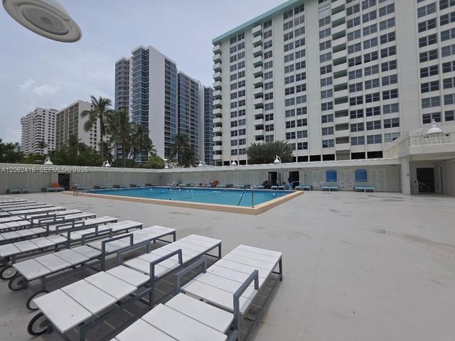 2899 Collins Ave 940, Miami Beach, FL 33140