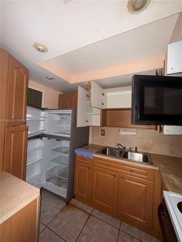 2899 Collins Ave 940, Miami Beach, FL 33140