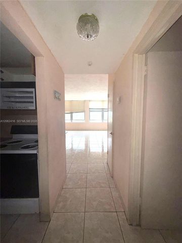 2899 Collins Ave 940, Miami Beach, FL 33140