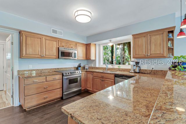 20 Gloucester Rd, Hilton Head Island, SC 29928