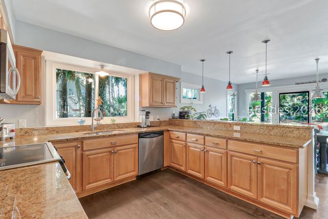 20 Gloucester Rd, Hilton Head Island, SC 29928