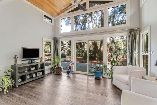 20 Gloucester Rd, Hilton Head Island, SC 29928