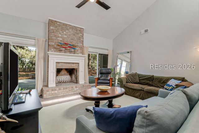 20 Gloucester Rd, Hilton Head Island, SC 29928