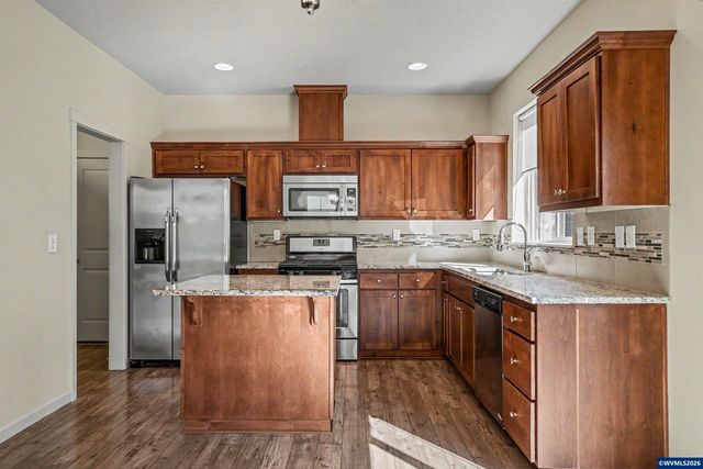 1705 Merganser St, Silverton, OR 97381