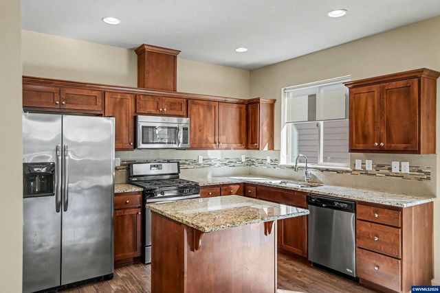 1705 Merganser St, Silverton, OR 97381