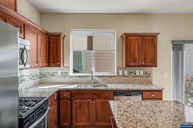 1705 Merganser St, Silverton, OR 97381