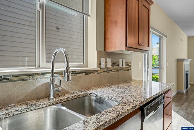 1705 Merganser St, Silverton, OR 97381