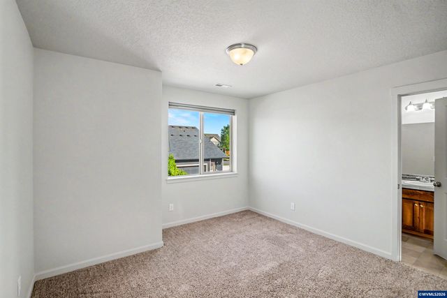 1705 Merganser St, Silverton, OR 97381