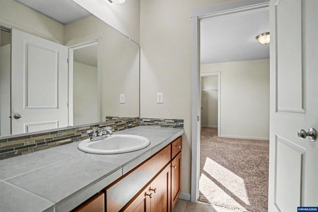 1705 Merganser St, Silverton, OR 97381
