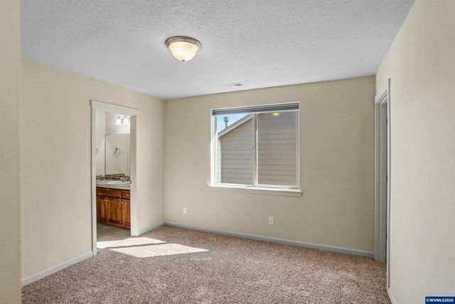 1705 Merganser St, Silverton, OR 97381