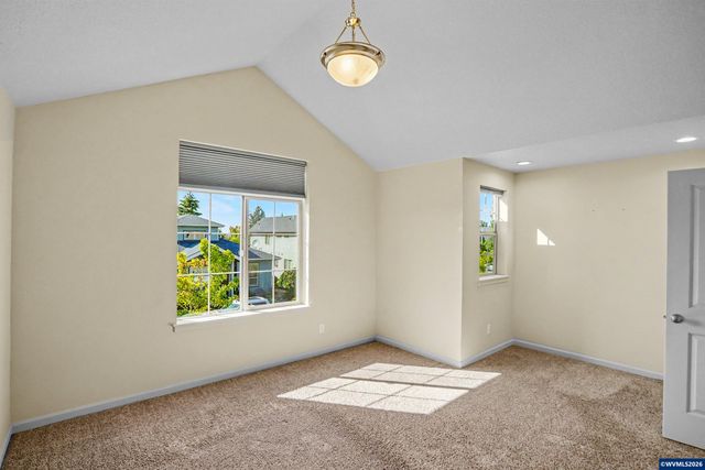 1705 Merganser St, Silverton, OR 97381