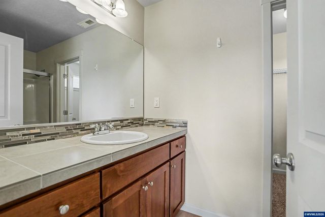 1705 Merganser St, Silverton, OR 97381