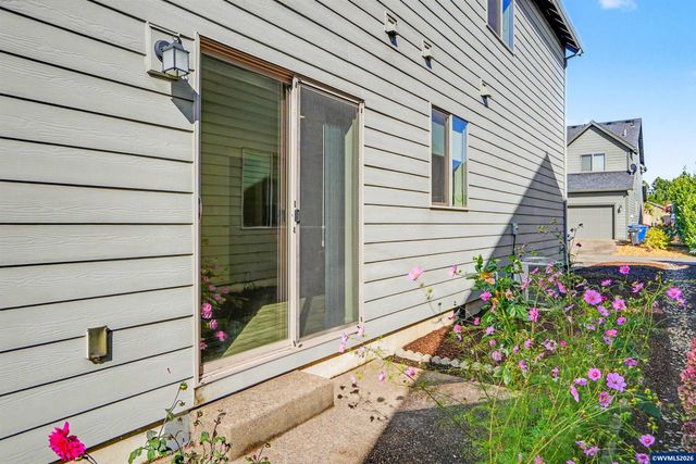 1705 Merganser St, Silverton, OR 97381