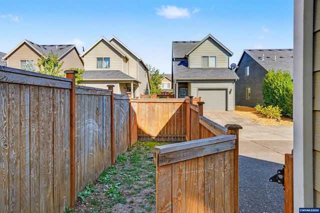 1705 Merganser St, Silverton, OR 97381