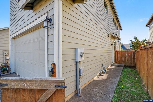 1705 Merganser St, Silverton, OR 97381