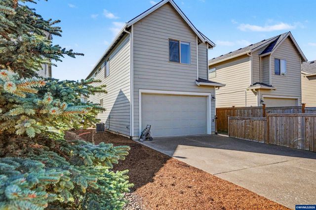 1705 Merganser St, Silverton, OR 97381