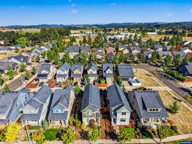 1705 Merganser St, Silverton, OR 97381