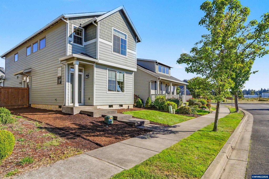 1705 Merganser St, Silverton, OR 97381