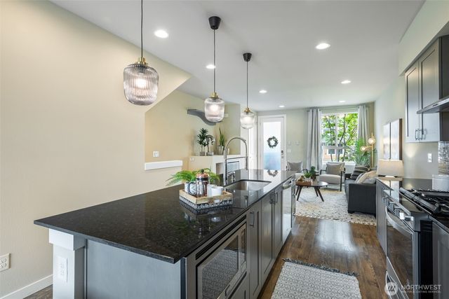 9725 10th Place SW, Seattle, WA 98106