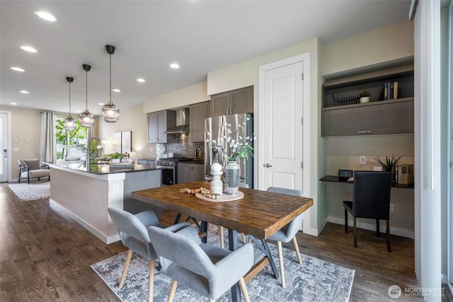 9725 10th Place SW, Seattle, WA 98106