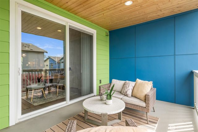 9725 10th Place SW, Seattle, WA 98106