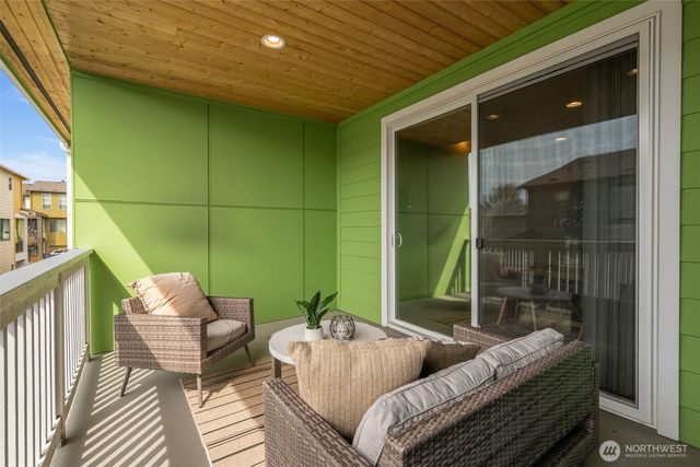 9725 10th Place SW, Seattle, WA 98106