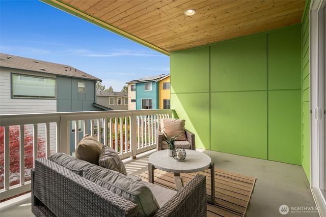 9725 10th Place SW, Seattle, WA 98106
