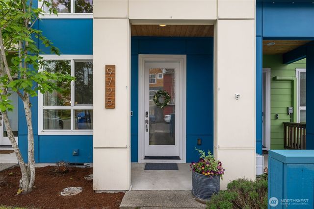 9725 10th Place SW, Seattle, WA 98106