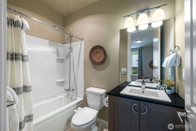 9725 10th Place SW, Seattle, WA 98106