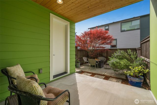 9725 10th Place SW, Seattle, WA 98106