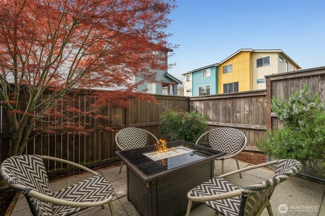 9725 10th Place SW, Seattle, WA 98106