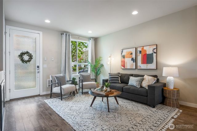 9725 10th Place SW, Seattle, WA 98106