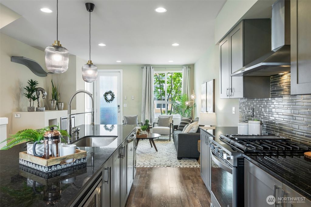 9725 10th Place SW, Seattle, WA 98106