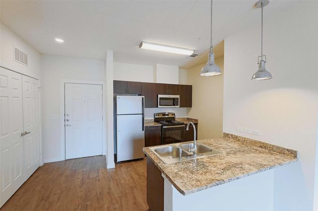 6725 Circle South RD B-1148, Austin, TX 78745