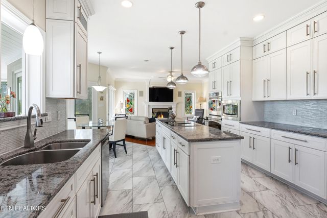 4246 Gravelly Hills Rd, Louisville, TN 37777