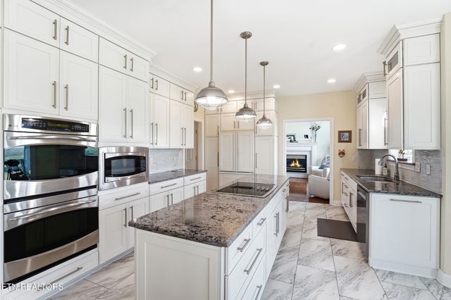 4246 Gravelly Hills Rd, Louisville, TN 37777