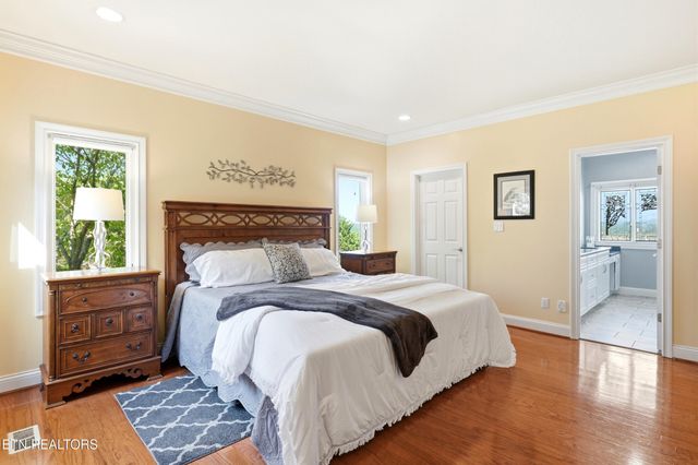 4246 Gravelly Hills Rd, Louisville, TN 37777